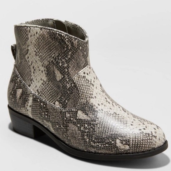 Cat & Jack Other - 🖤Cat & Jack Snakeskin Booties Size 4